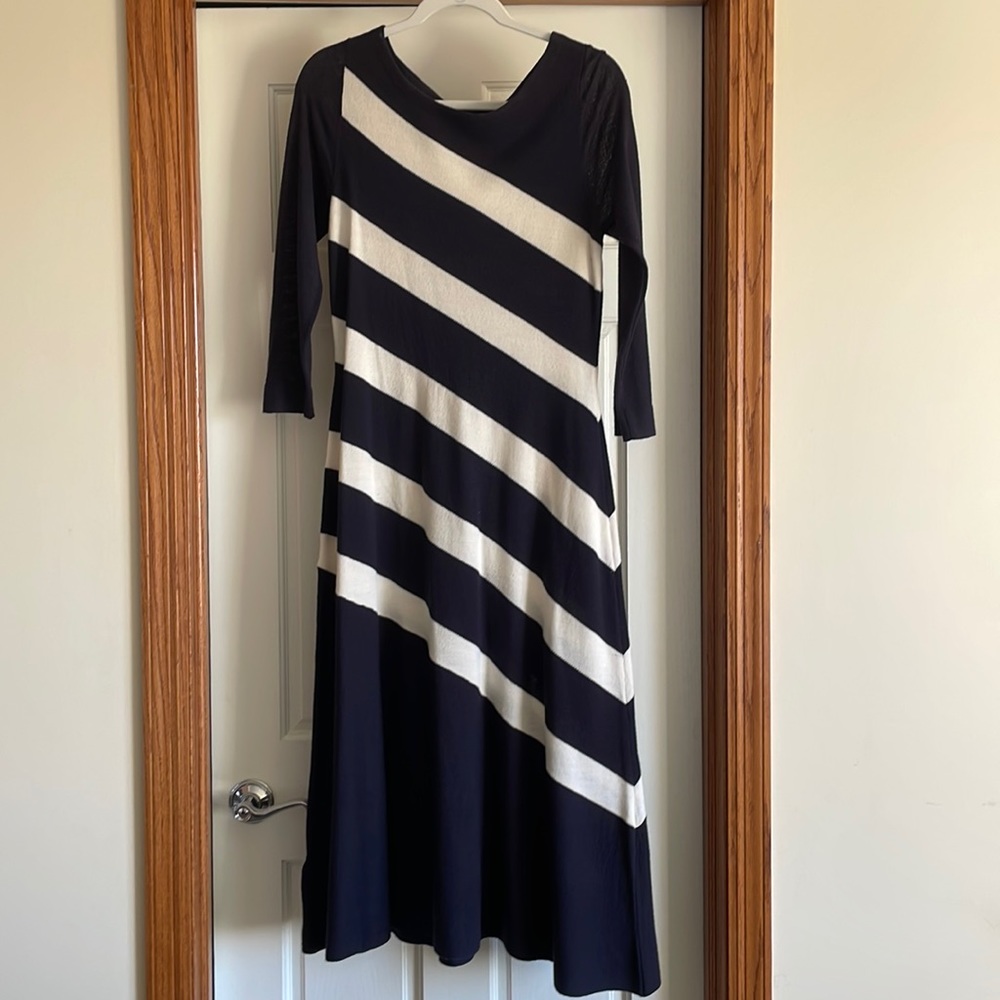 Ann Taylor navy and white lightweight sweater dress size M